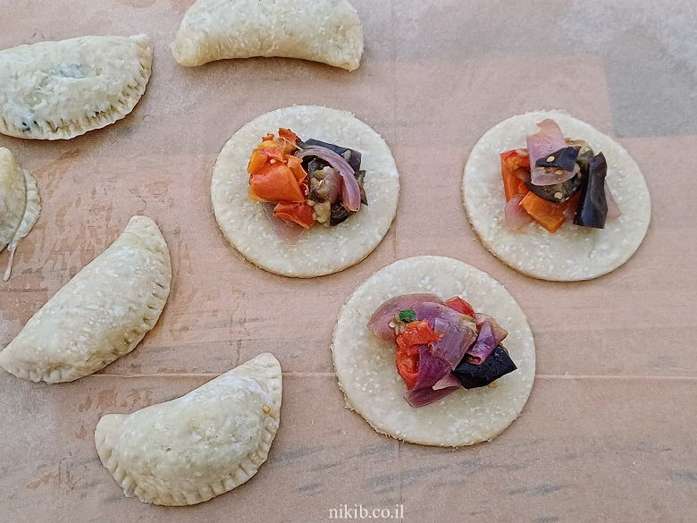 כיסוני בצק ספידי במילוי ירקות כיסוני בצק ספידי במילוי ירקות