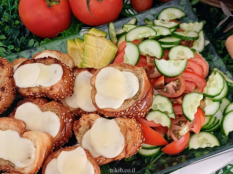 לחם קלוי בתנור עם זעתר לחם קלוי בתנור עם זעתר
