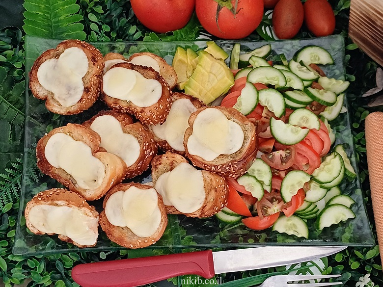 לחם קלוי בתנור עם זעתר לחם קלוי בתנור עם זעתר