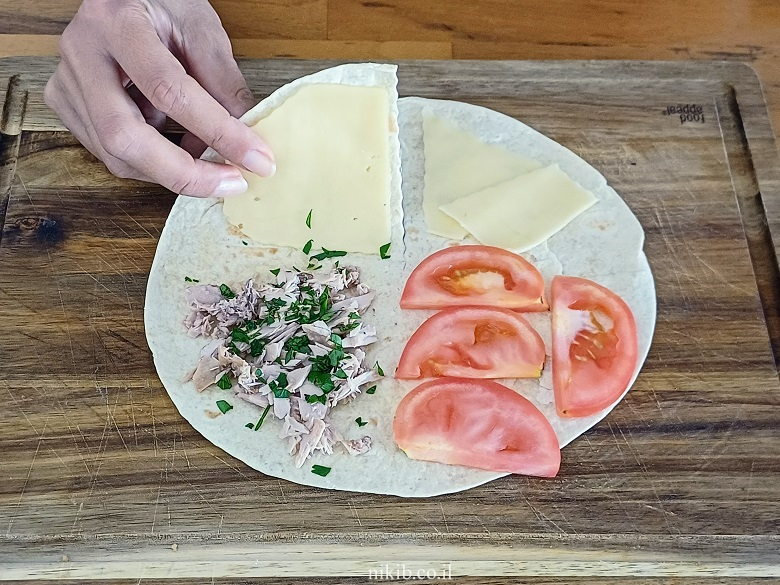 טורטייה עם טונה: ארוחת צהריים קלה, מהירה ומשביעה ב-5 דקות