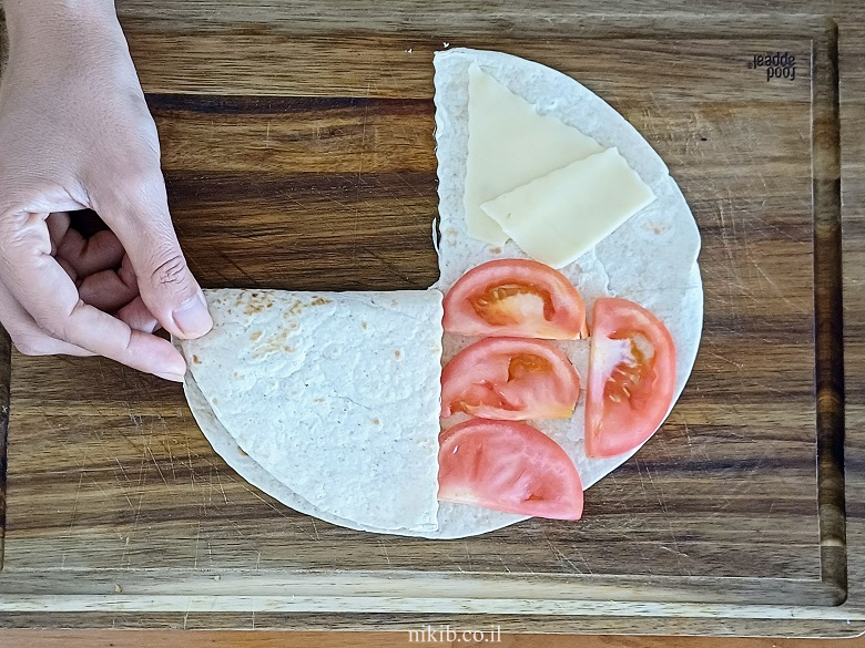 טורטייה עם טונה: ארוחת צהריים קלה, מהירה ומשביעה ב-5 דקות