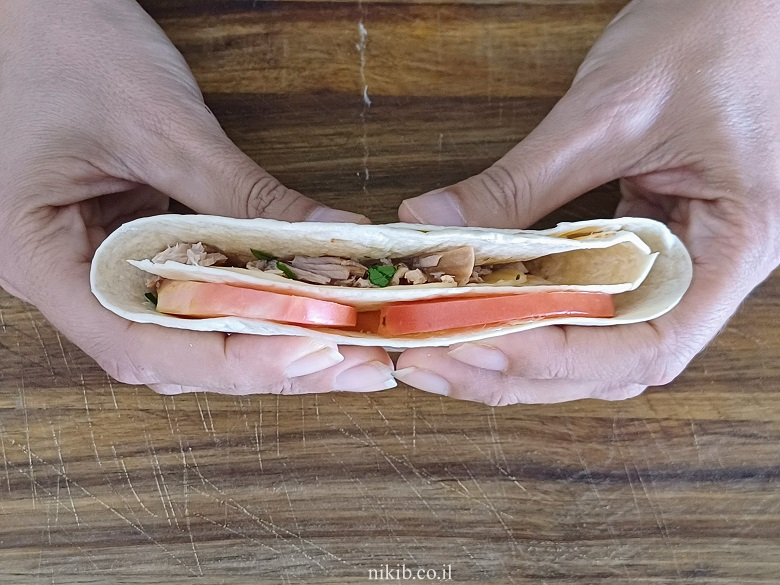 טורטייה עם טונה: ארוחת צהריים קלה, מהירה ומשביעה ב-5 דקות