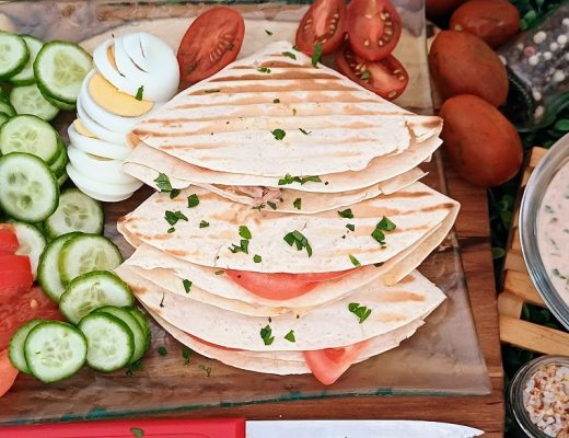 טורטייה עם טונה: ארוחת צהריים קלה, מהירה ומשביעה ב-5 דקות