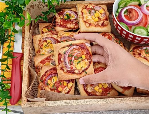 מתכון פיצה במגש: פיצה מרובעת ביתית קלה