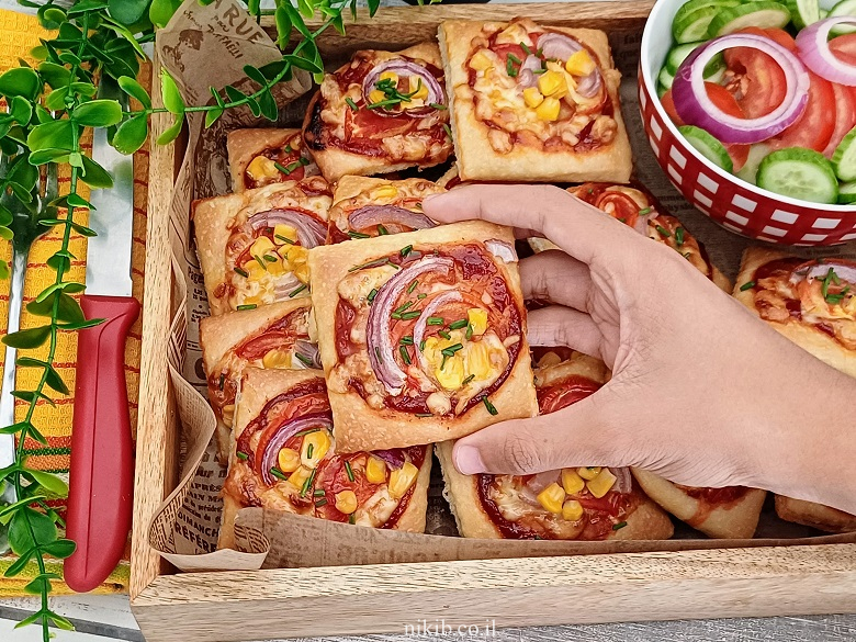 מתכון פיצה במגש: פיצה מרובעת ביתית קלה