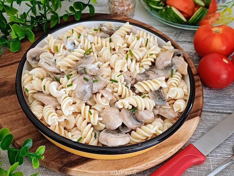 פסטה מוקרמת בשמנת ופטריות בתנור