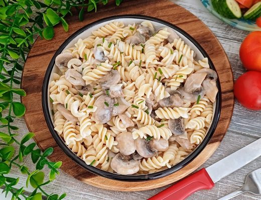 פסטה מוקרמת בשמנת ופטריות בתנור