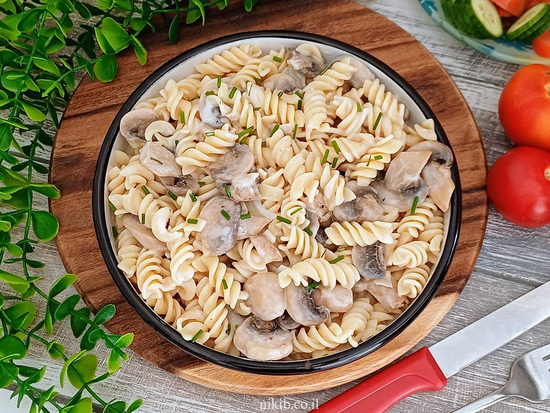 פסטה מוקרמת בשמנת ופטריות בתנור