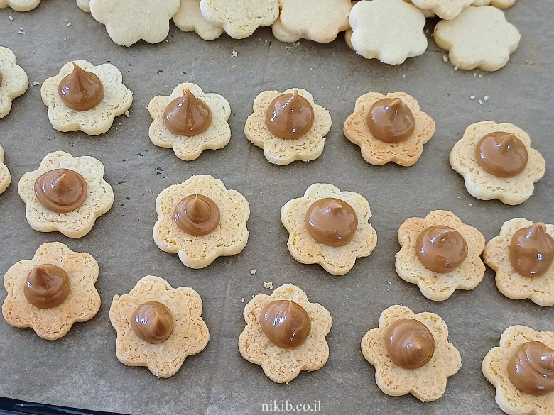 עוגיות לוטוס קלות: המתכון המושלם לפריכות ונימוחות