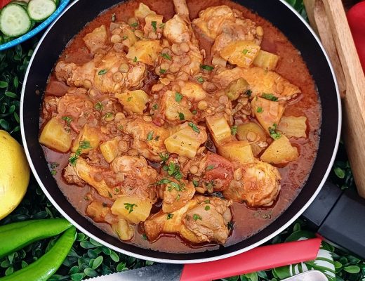 תבשיל עוף ועדשים מזרחי: מתכון סיר אחד מנחם לשבת