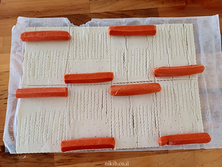 משה בתיבה אקספרס: נקניקיות בבצק עלים (מתכון קל) משה בתיבה אקספרס: נקניקיות בבצק עלים (מתכון קל)