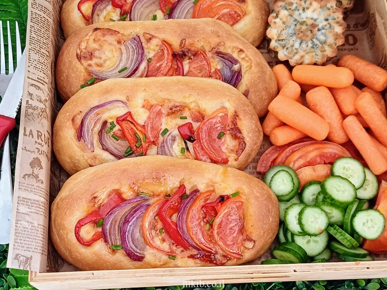 פוקצ'ה פיצה: מתכון קל לבצק רך ואוורירי