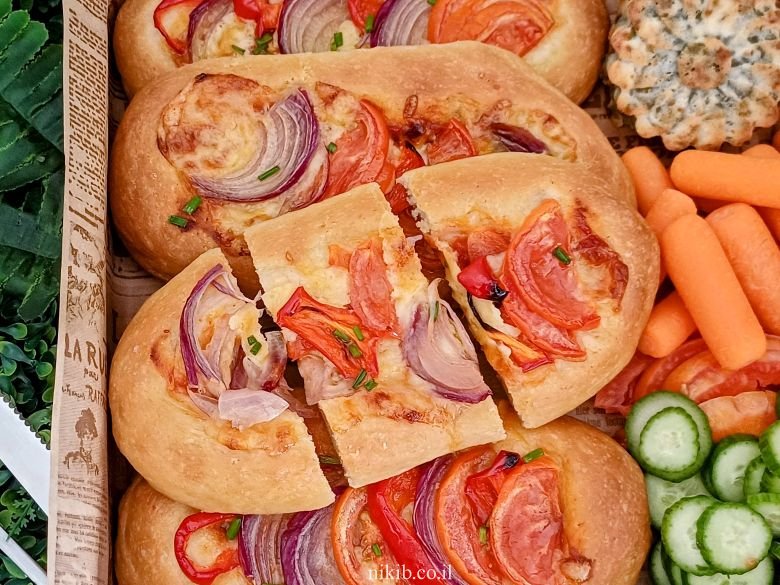 פוקצ'ה פיצה: מתכון קל לבצק רך ואוורירי