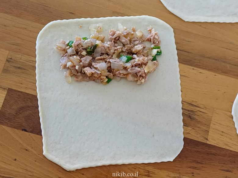 מאפה טונה וגבינות: נהדר במחבת או אפוי בתנור