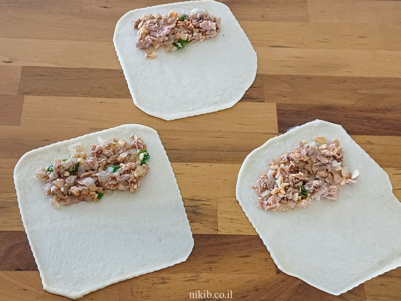 מאפה טונה וגבינות: נהדר במחבת או אפוי בתנור