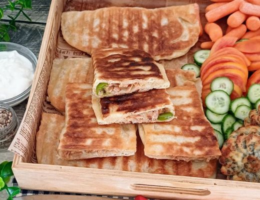 מאפה טונה וגבינות: נהדר במחבת או אפוי בתנור