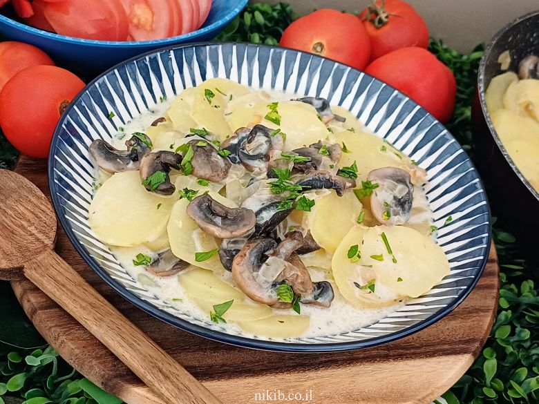 תפוחי אדמה ופטריות מוקרמים במחבת