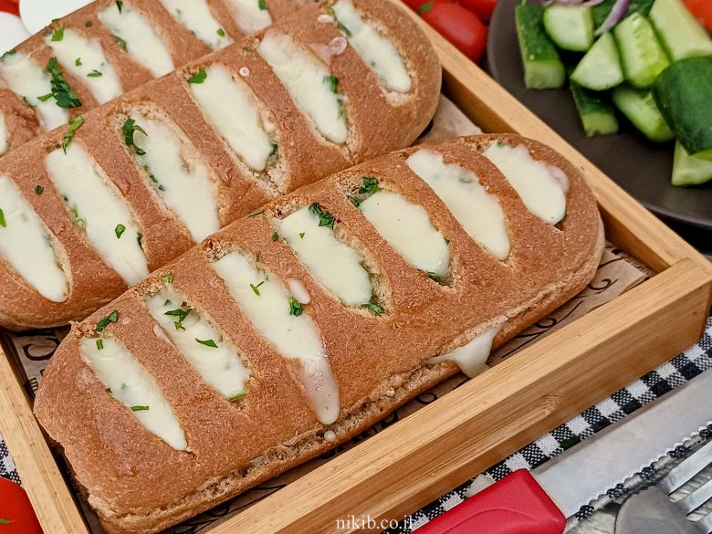 לחם שום עם גבינה צהובה