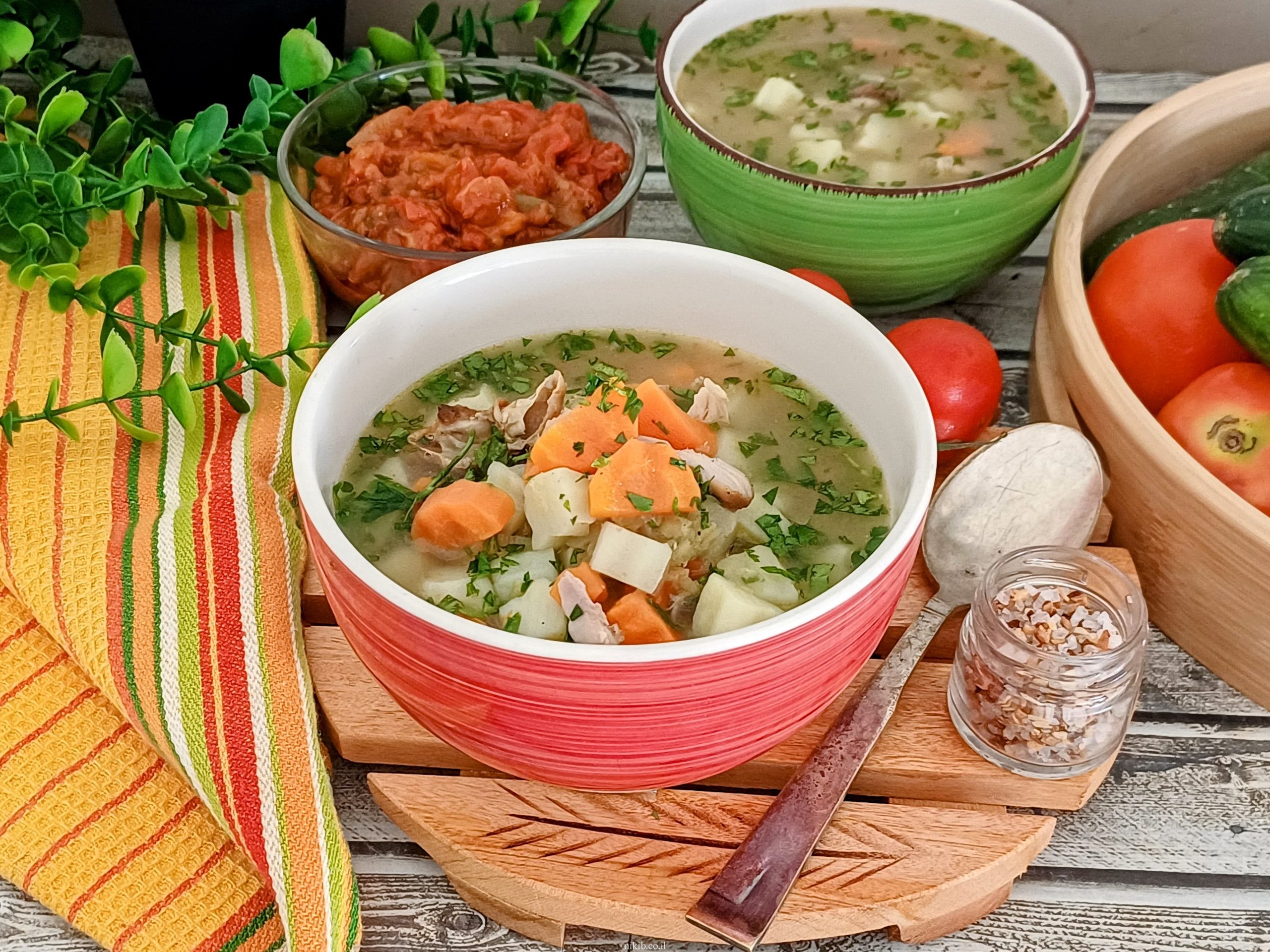 מרק עוף עם ירקות ועדשים – טעם של בית אמיתי