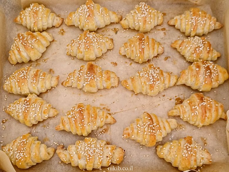 קרואסון גבינה צהובה