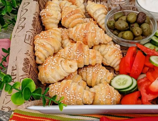 קרואסון גבינה צהובה