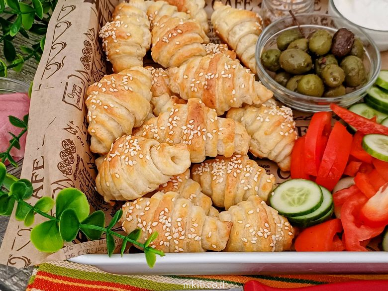 קרואסון גבינה צהובה