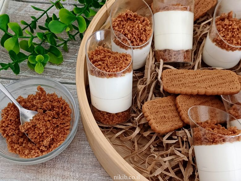 קינוחי כוסות גבינה ולוטוס קינוחי כוסות גבינה ולוטוס