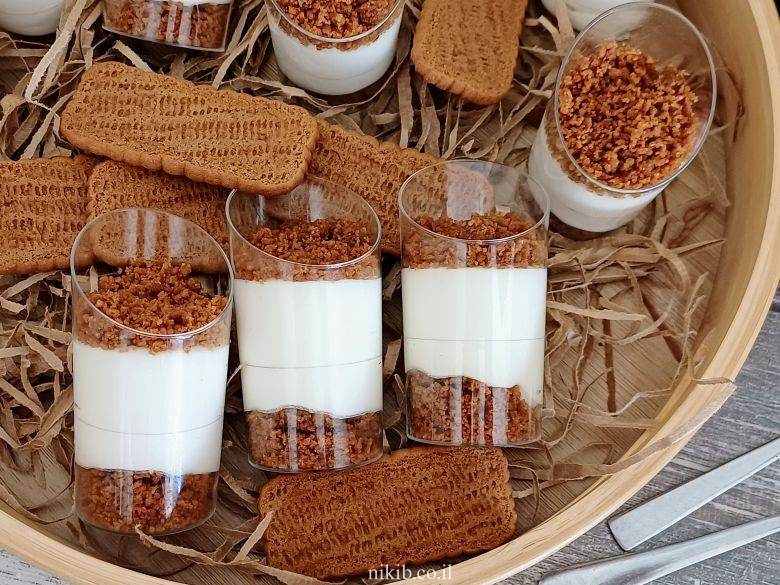 קינוחי כוסות גבינה ולוטוס קינוחי כוסות גבינה ולוטוס