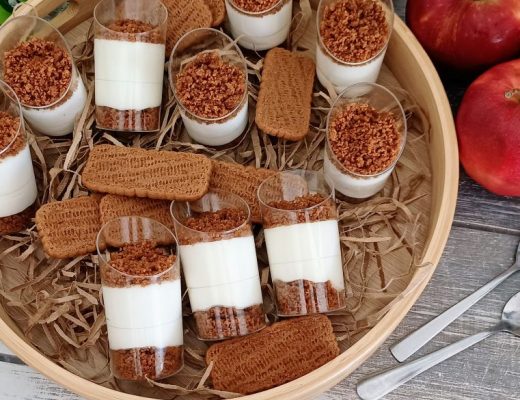 קינוחי כוסות גבינה ולוטוס