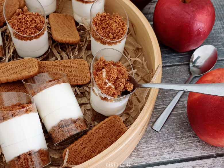 קינוחי כוסות גבינה ולוטוס קינוחי כוסות גבינה ולוטוס