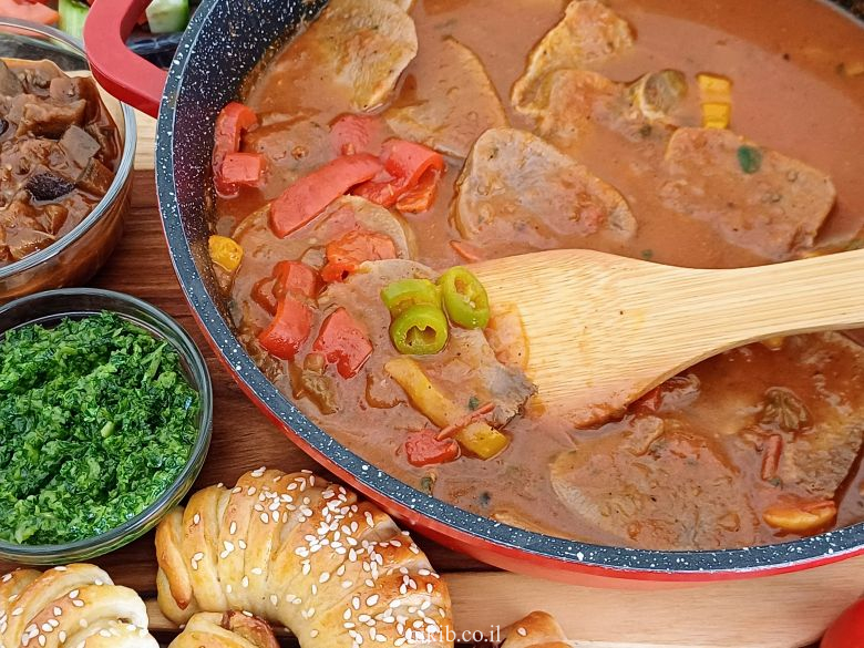 פרוסות צלי בקר ברוטב פלפלים