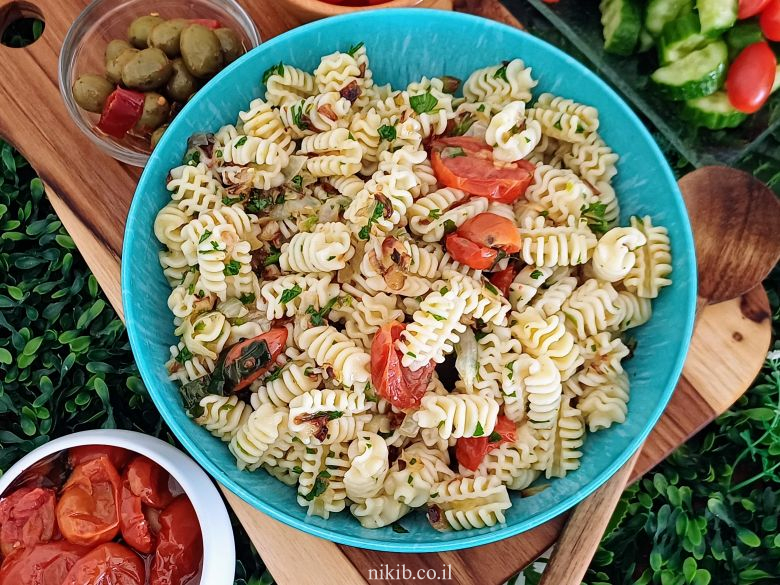 פסטה בשמן זית ועגבניות פסטה בשמן זית ועגבניות