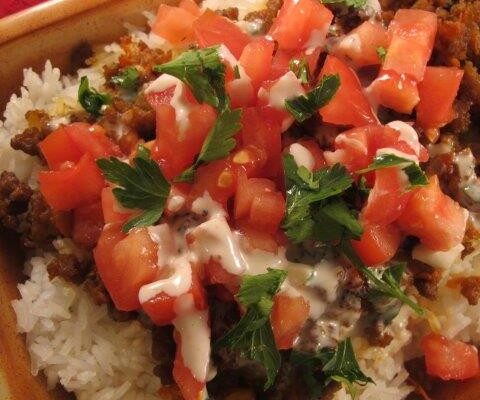 סינייה מתכון לבשר כבש טחון עם טחינה ועגבניות