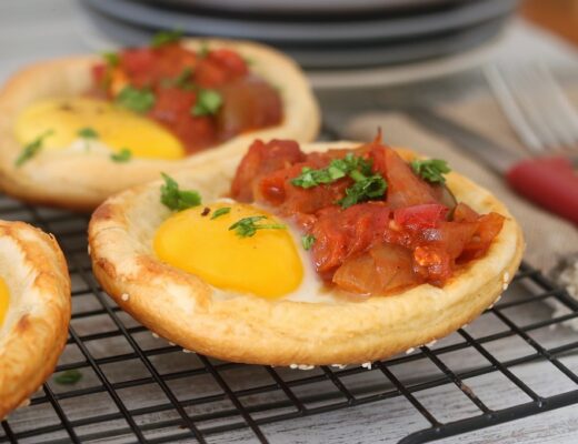 שקשוקה בקערות לחם