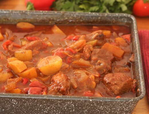 צלי בקר ותפוחי אדמה בתנור