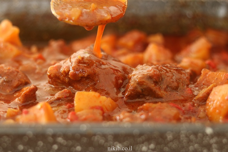 צלי בקר ותפוחי אדמה בתנור