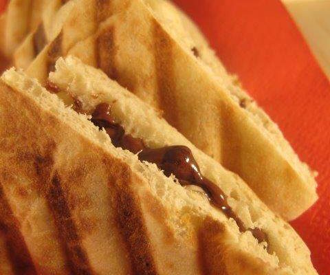 טוסט שוקולד ובננה