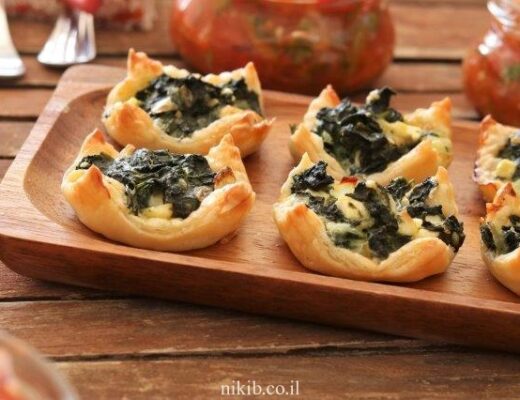 מאפים אישיים של תרד וגבינות