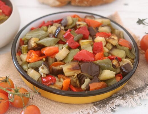 סלט חצילים וגמבה בתנור