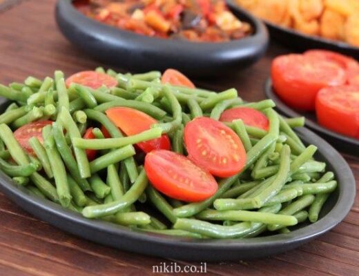 שעועית ירוקה מוקפצת עם עגבניות שרי