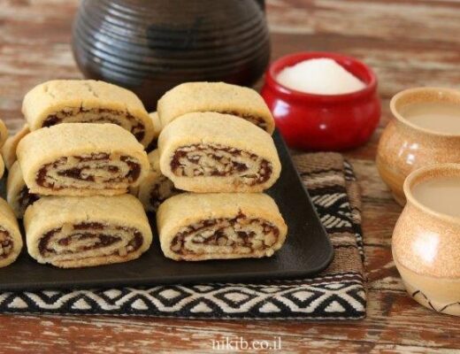 מעמולים במילוי אגוזים ותמרים