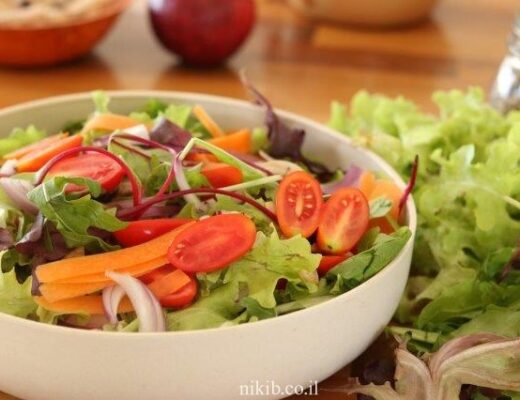 סלט ירוק עם רוטב מעולה