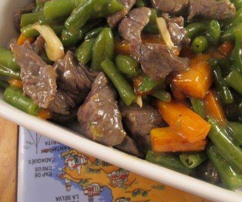 בקר מוקפץ עם ירקות