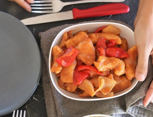 חזה עוף מוקפץ ברוטב חמוץ מתוק