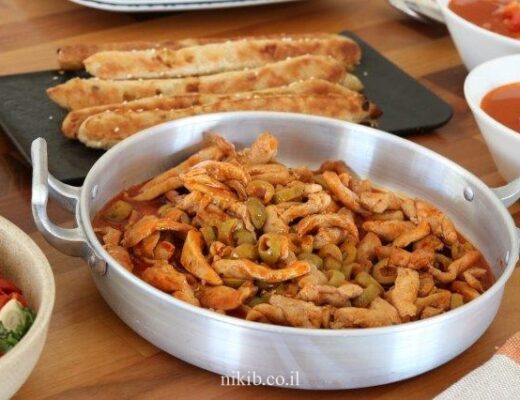 נתחי שווארמה עם זיתים