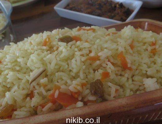 אורז עם צימוקים ושקדים