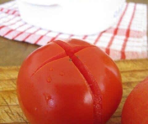 איך חולטים עגבניות ?