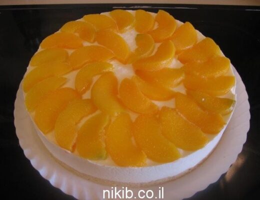 עוגת גבינה ואפרסקים