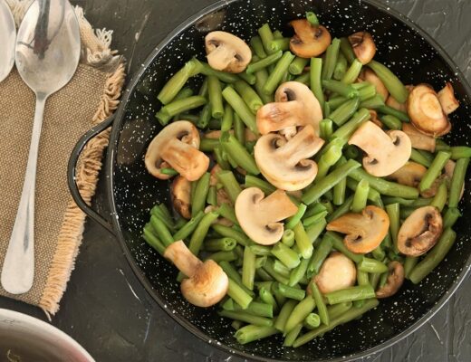 שעועית ירוקה מוקפצת עם פטריות ב 5 דקות הכנה