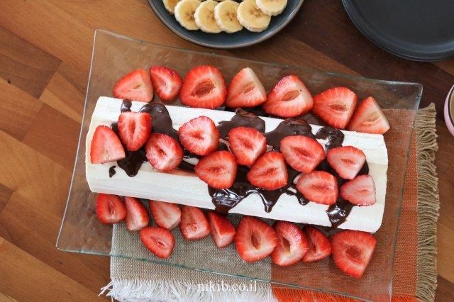 רולדת ספוג עם מוס גבינה 